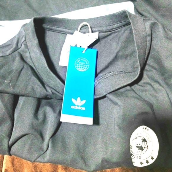 NWT Adidas x Disney Men's Long Sleeve T-Shirt Size M - Picture 12 of 14